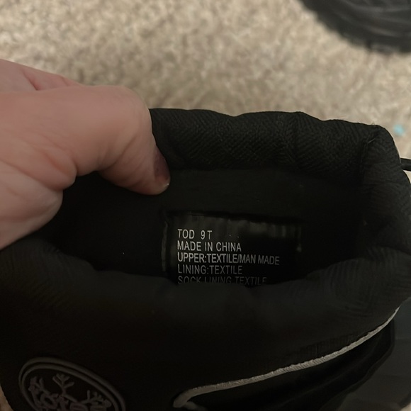 Toddler snow boots! - Picture 2 of 6